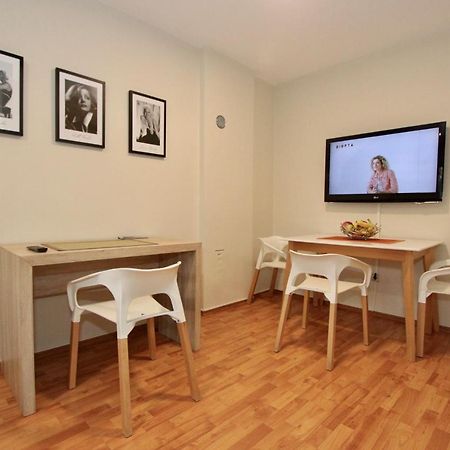 Cozy Apartments In Belgrade, Cukarica, Zeleznik, Free Parking And Wifi Exterior photo
