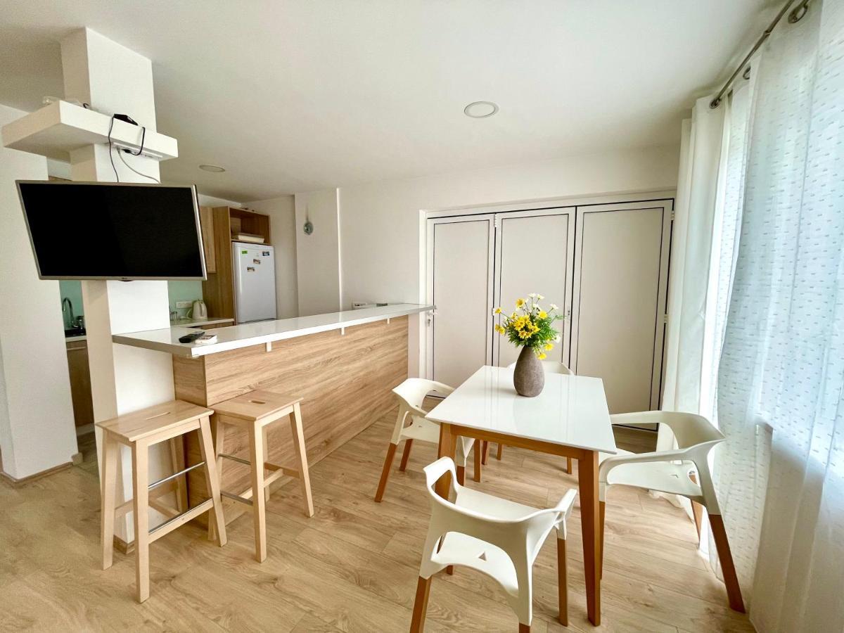 Cozy Apartments In Belgrade, Cukarica, Zeleznik, Free Parking And Wifi Exterior photo