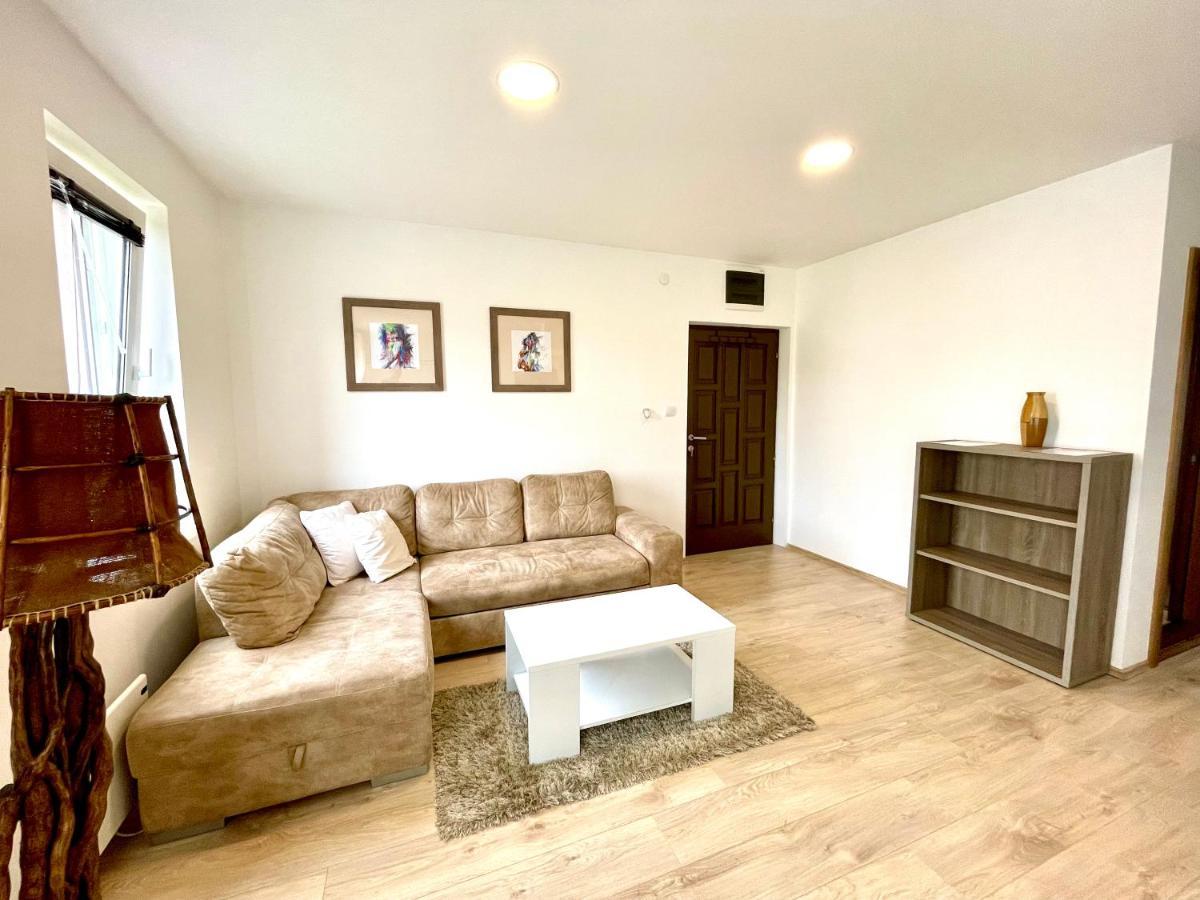 Cozy Apartments In Belgrade, Cukarica, Zeleznik, Free Parking And Wifi Exterior photo