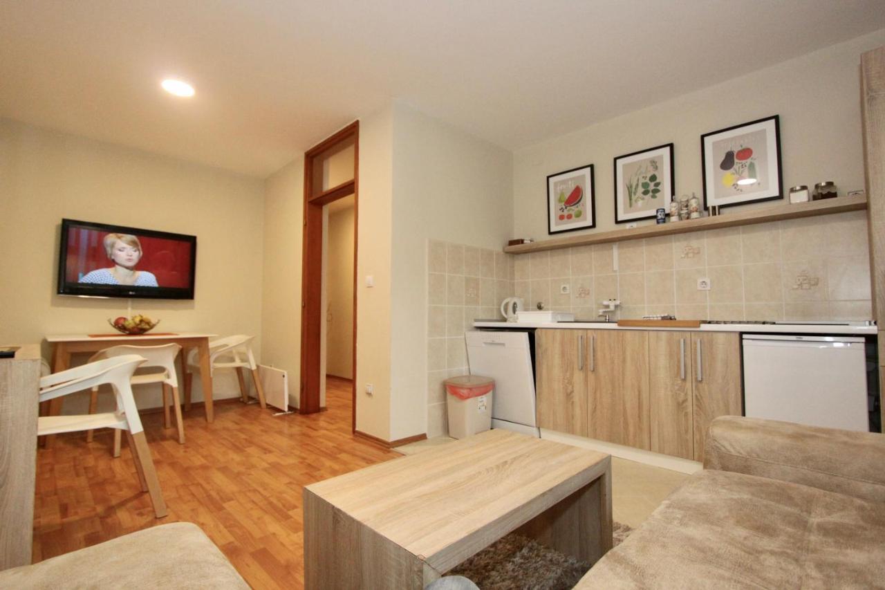 Cozy Apartments In Belgrade, Cukarica, Zeleznik, Free Parking And Wifi Exterior photo