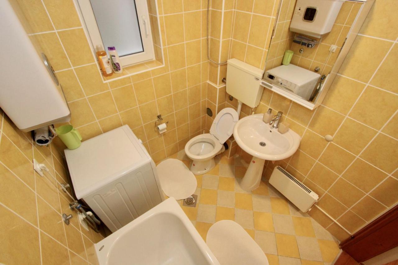 Cozy Apartments In Belgrade, Cukarica, Zeleznik, Free Parking And Wifi Exterior photo