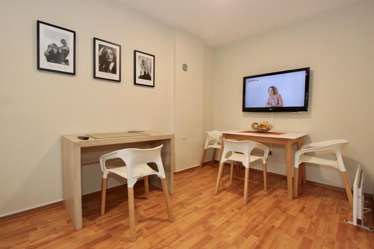 Cozy Apartments In Belgrade, Cukarica, Zeleznik, Free Parking And Wifi Exterior photo