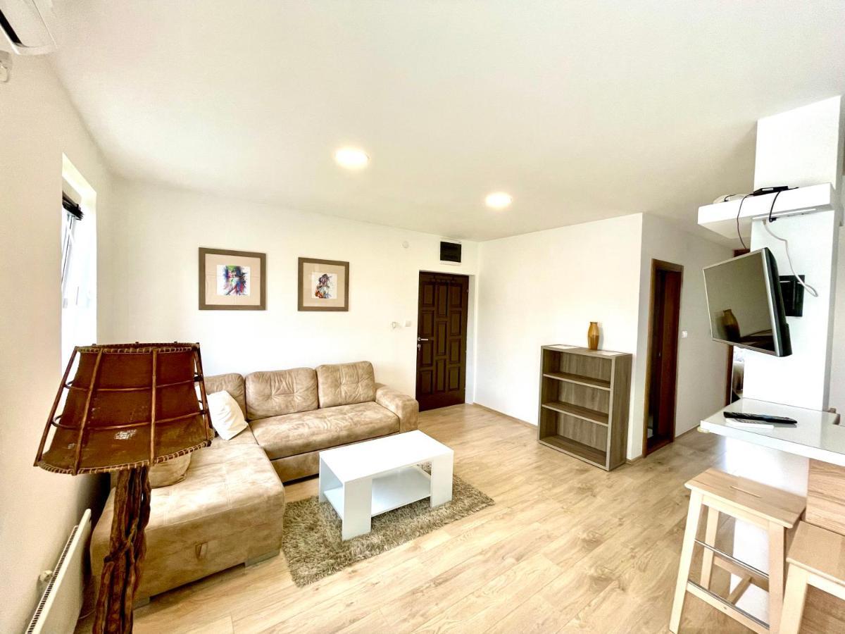 Cozy Apartments In Belgrade, Cukarica, Zeleznik, Free Parking And Wifi Exterior photo