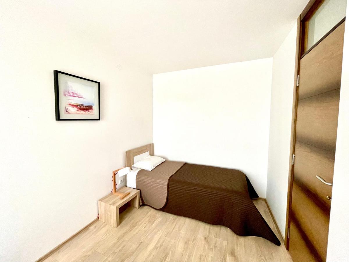 Cozy Apartments In Belgrade, Cukarica, Zeleznik, Free Parking And Wifi Exterior photo