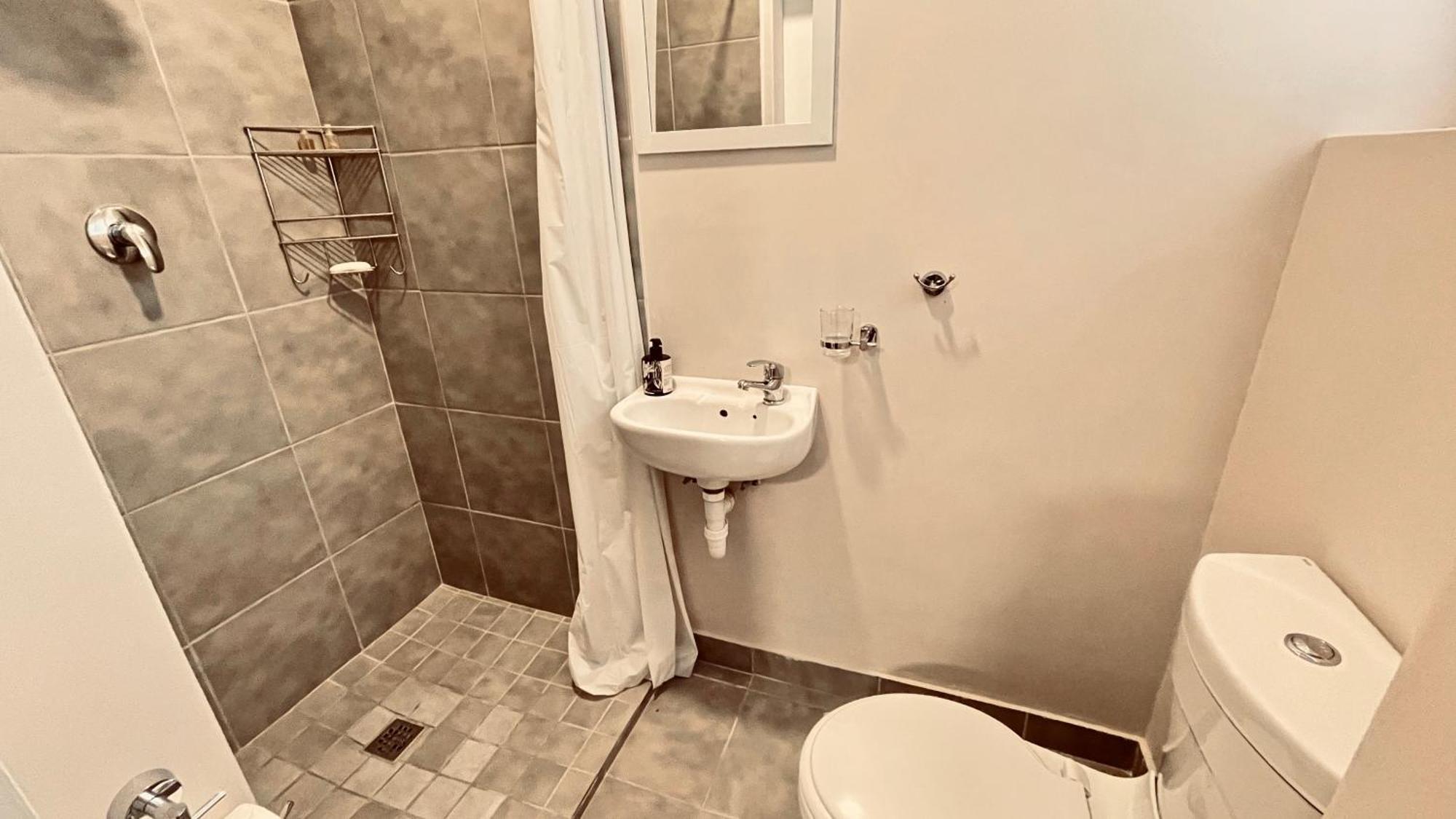 Cozy Apartments In Belgrade, Cukarica, Zeleznik, Free Parking And Wifi Room photo